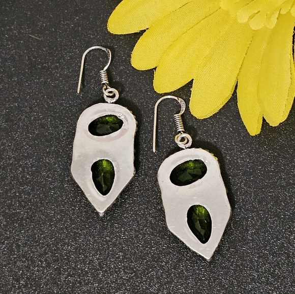 Peridot Earrings - The stone of compassion - Picture 3 of 4